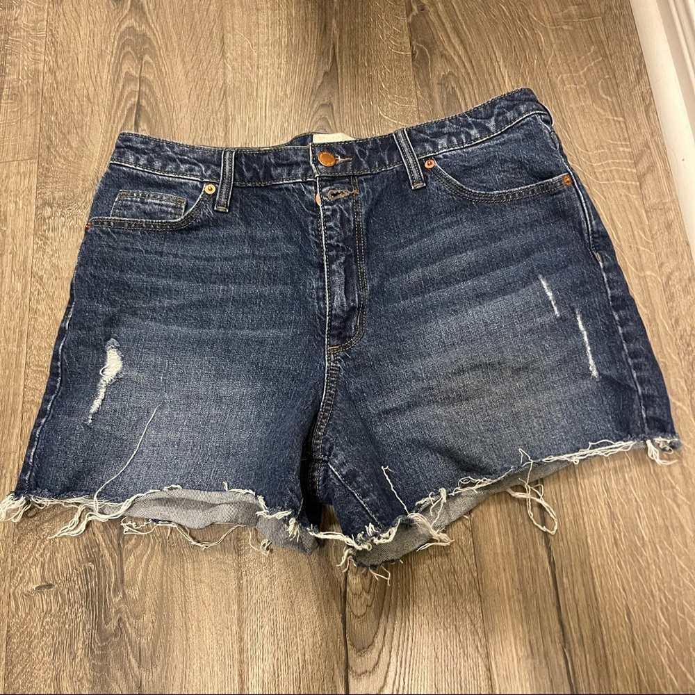 Medium wash blue Jean shorts